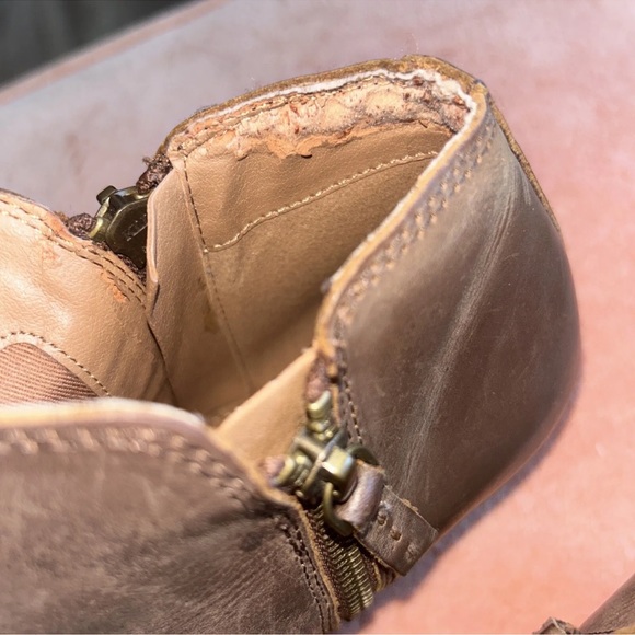 FRYE Judith Grain Leather Zip Pointed Toe Block Heels Ankle Booties Size 8 - Picture 5 of 7